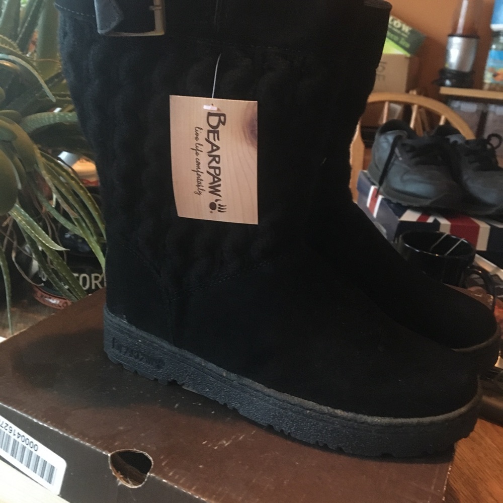 NWT Black Suede & Sheepskin Cable Knit Buckle Bear Paw Candice Boots - Picture 2 of 13